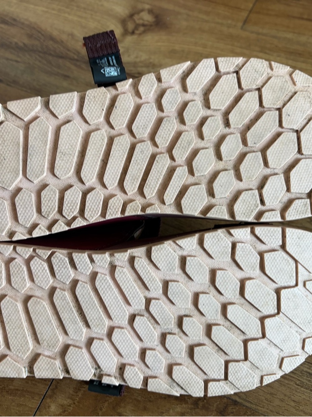 Chaco Lowdown Sandal Strappy Outdoor in Burgundy size 8 - Picture 9 of 9